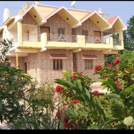 Farmhouse Close To Nature - Kesari Farm Gandhinagar Exterior foto