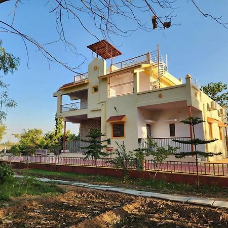 Farmhouse Close To Nature - Kesari Farm Gandhinagar Exterior foto