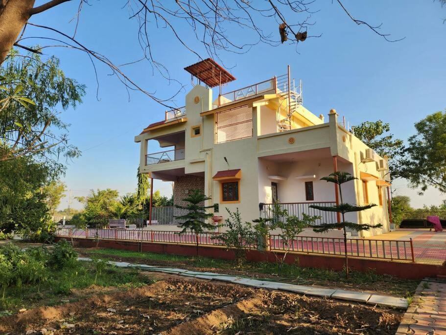 Farmhouse Close To Nature - Kesari Farm Gandhinagar Exterior foto
